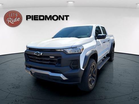Used 2023 Chevrolet Colorado Trail Boss w/ Technology Package image 1