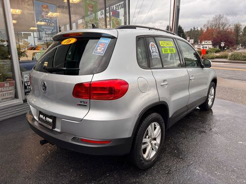 Used 2017 Volkswagen Tiguan S image 5