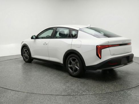 Used 2025 Kia K4 LXS image 6