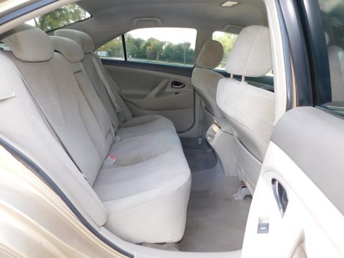 Used 2010 Toyota Camry image 18