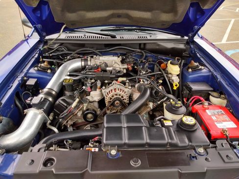Used 2004 Ford Mustang GT RWD image 2