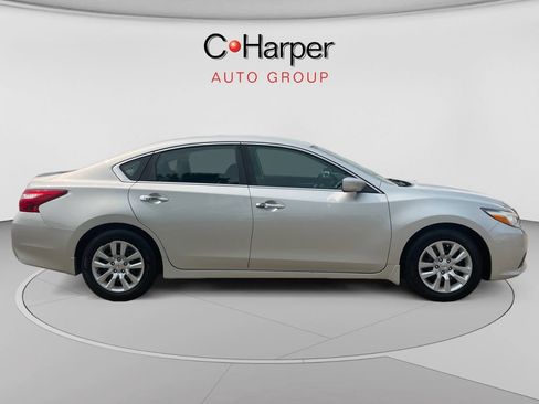 Used 2017 Nissan Altima 2.5 S w/ Power Driver Seat Package FWD image 2