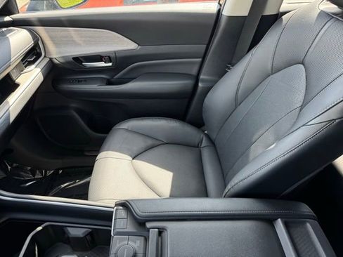 Certified 2024 Toyota Grand Highlander Limited AWD/4WD image 26