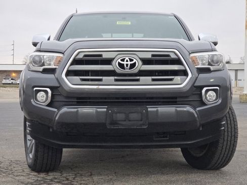 Used 2017 Toyota Tacoma Limited image 3