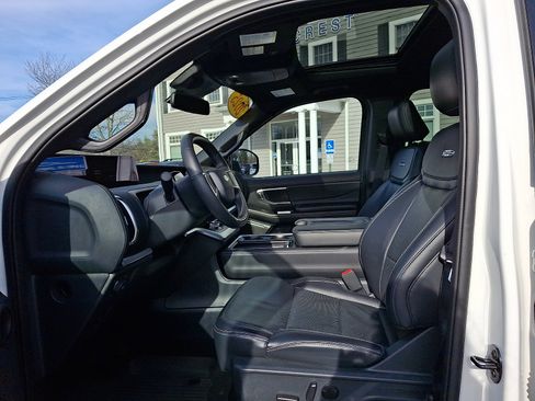 Used 2025 Ford Expedition Max Platinum w/ Stealth Appearance Package image 15