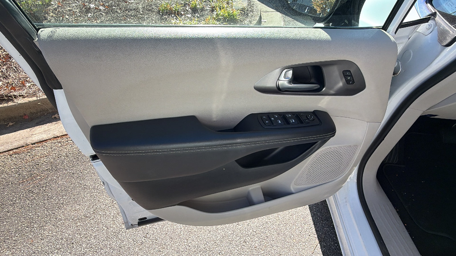 Used 2024 Chrysler Pacifica Touring-L FWD image 14