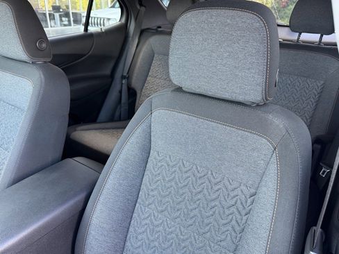 Used 2023 Chevrolet Equinox LT w/ Driver Convenience Package image 17