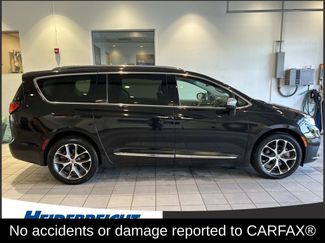 Used 2021 Chrysler Pacifica Limited w/ Uconnect Theater Family Group video 2