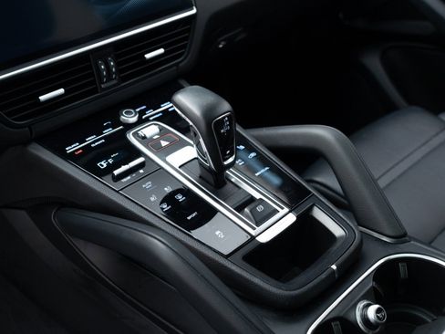 Certified 2023 Porsche Cayenne Platinum Edition AWD/4WD image 26