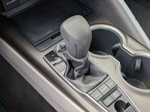 Used 2022 Toyota Camry LE image 24