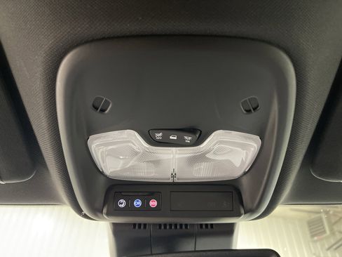 Used 2024 Chevrolet Colorado Z71 w/ Z71 Convenience Package 2 image 19