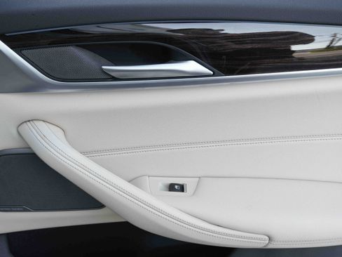 Used 2023 BMW 530e w/ Premium Package image 32