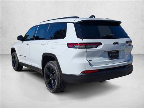 Used 2022 Jeep Grand Cherokee L Laredo image 10