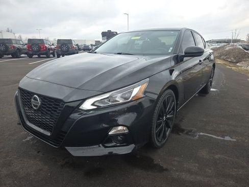 Used 2022 Nissan Altima 2.5 SR w/ Midnight Edition Package image 14