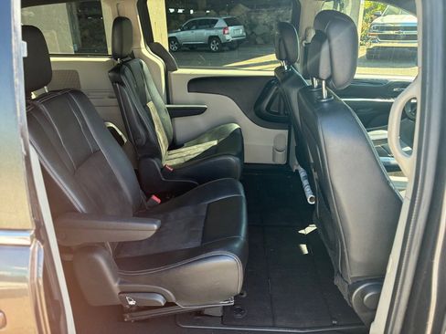 Used 2019 Dodge Grand Caravan SXT FWD image 9