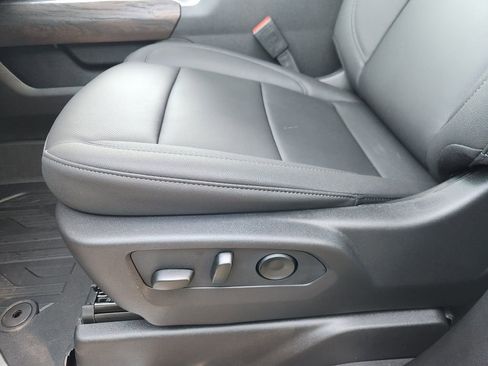 New 2026 GMC Sierra 1500 SLT image 17