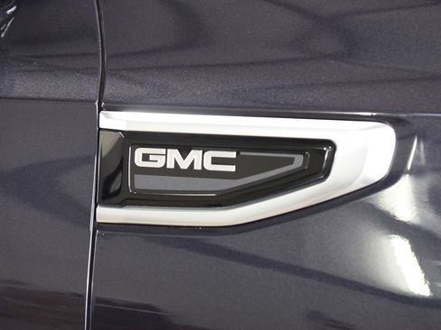 Used 2024 GMC Yukon XL Denali w/ Advanced Technology Package AWD/4WD image 16