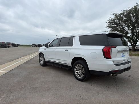 Used 2021 GMC Yukon XL Denali image 3