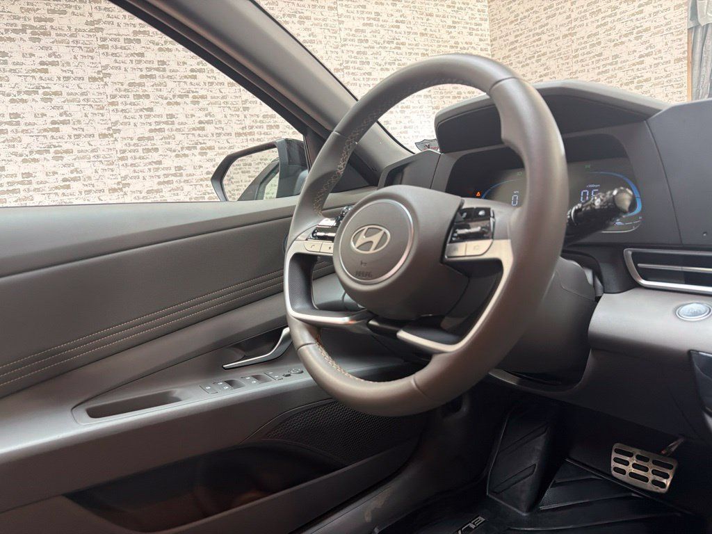 Used 2026 Hyundai Elantra Sport FWD image 17