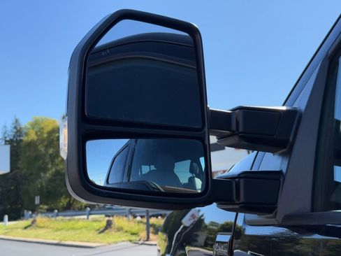 Used 2022 Ford F450 Lariat w/ FX4 Off-Road Package image 36