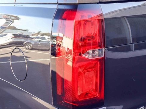 Used 2017 Chevrolet Suburban Premier image 29