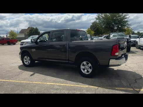 Used 2022 RAM 1500 Classic SLT image 29