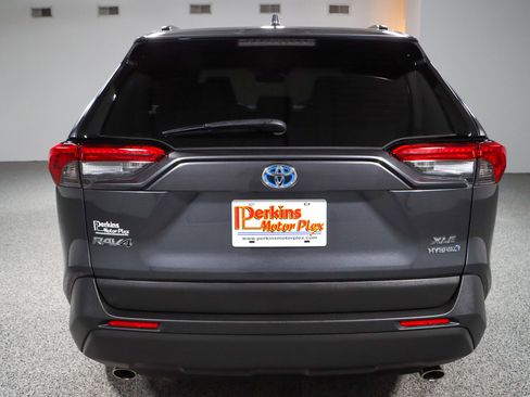 Used 2020 Toyota RAV4 XLE image 8