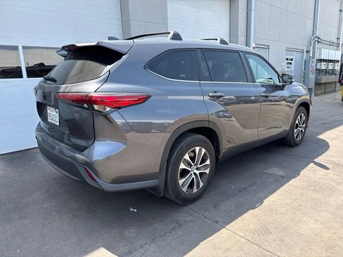 Used 2023 Toyota Highlander XLE FWD image 5