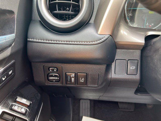 Used 2016 Toyota RAV4 Limited AWD/4WD image 25