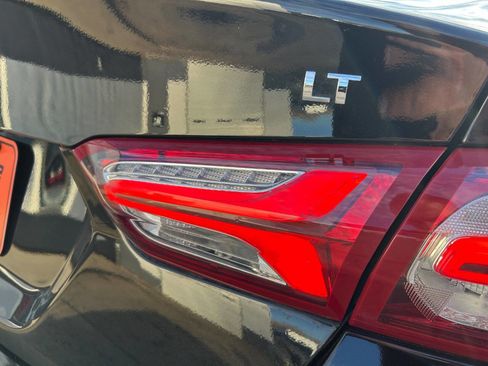 Used 2020 Chevrolet Malibu LT FWD image 12