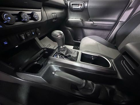 Used 2020 Toyota Tacoma TRD Sport image 26