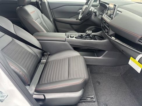 New 2025 Nissan Rogue SV image 15