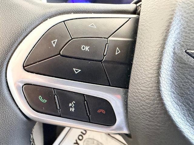 Used 2024 Chrysler Pacifica Touring-L FWD image 18