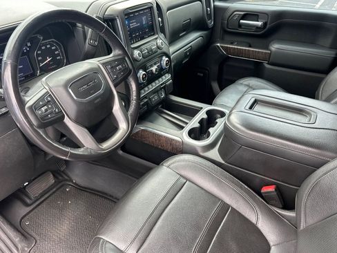 Used 2022 GMC Sierra 2500 Denali w/ Denali Black Diamond Edition AWD/4WD image 10