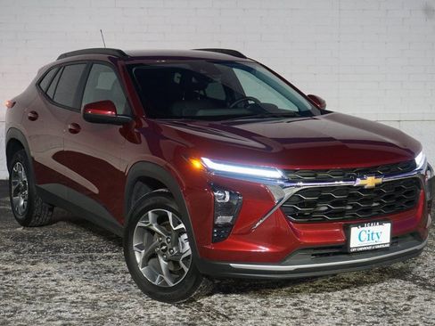 Certified 2025 Chevrolet Trax LT w/ LT Convenience Package image 4
