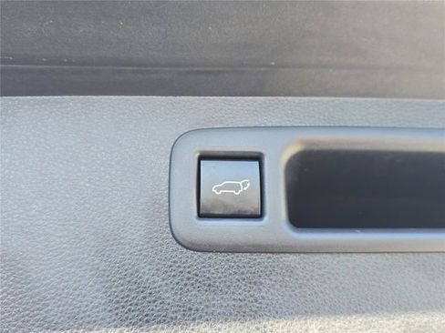 Used 2022 Toyota Highlander XLE image 25