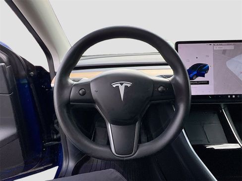 Used 2020 Tesla Model Y Long Range image 10