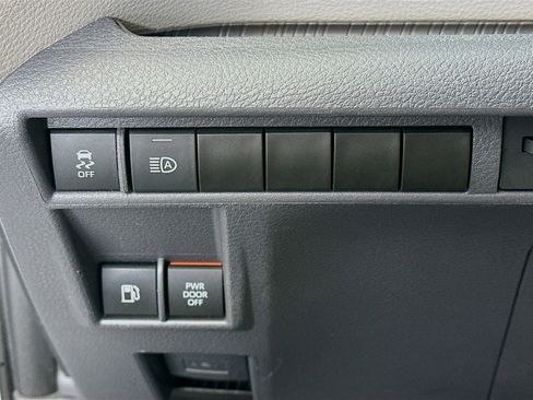 Used 2022 Toyota Sienna LE FWD image 17