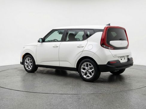 Used 2025 Kia Soul LX w/ LX Technology Package FWD image 6