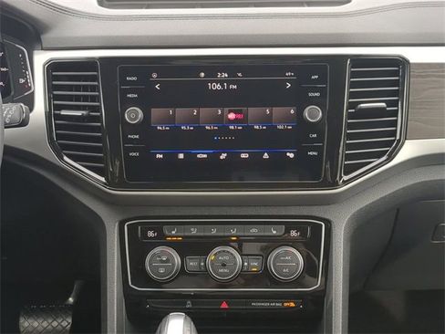 Used 2023 Volkswagen Atlas SE w/ Black Wheel Package image 17