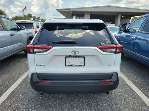 Certified 2022 Toyota RAV4 LE FWD image 5