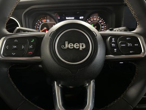 Used 2024 Jeep Wrangler Unlimited Sahara w/ Technology Group AWD/4WD image 15