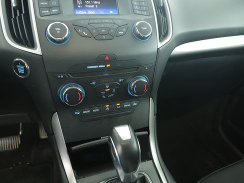 Used 2018 Ford Edge SEL image 12