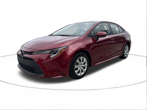 Used 2023 Toyota Corolla LE image 7
