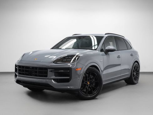 Certified 2024 Porsche Cayenne AWD/4WD image 6