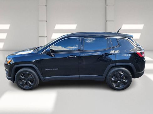 Used 2019 Jeep Compass Latitude image 3