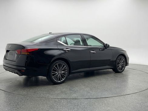 Used 2025 Nissan Altima 2.5 SV image 9