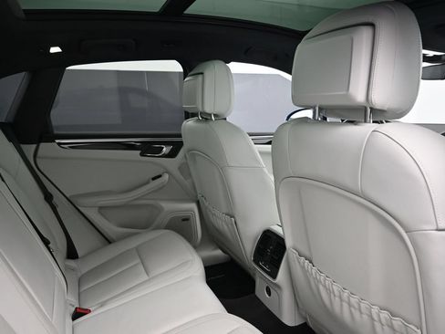 Used 2024 Porsche Macan AWD/4WD image 7