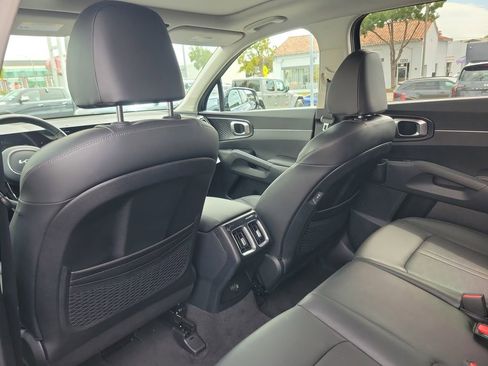 Used 2025 Kia Sorento S w/ Panoramic Sunroof Package image 12