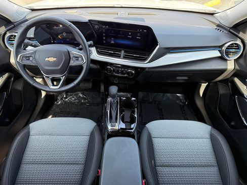 Used 2026 Chevrolet Trax LT w/ Driver Confidence Package FWD image 19